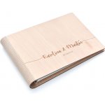 Dřevěné svatební fotoalbum se jmény | Woodenmoment.cz Velikost: A4, Typ vazby: Šroubovaná vazba, Barva papírů: Bílé – Sleviste.cz