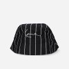 Klobouk Karl Kani Signature Pinstripe Bucket Hat 7015468