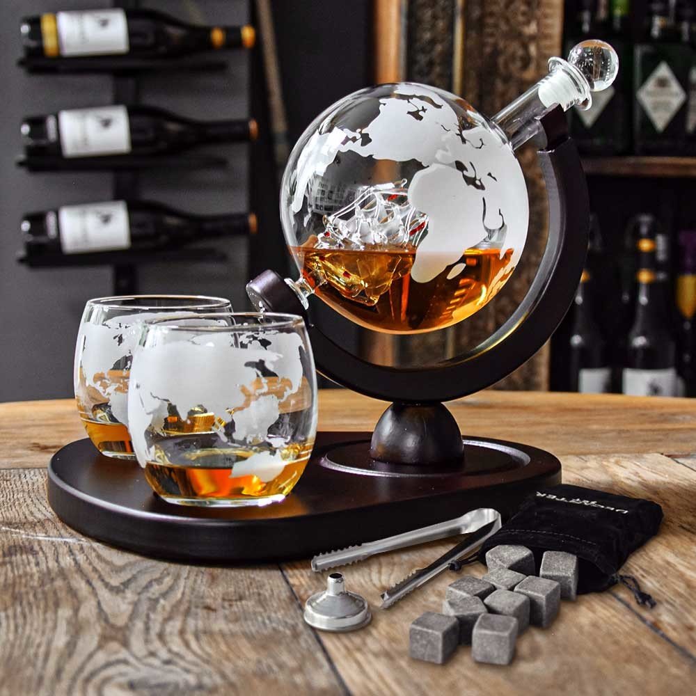 Karafa na whisky set na dřevěném stojanu - Whiskey kit + 2 sklenice a 9  kamenů – Zboží Dáma
