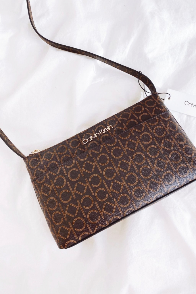 Calvin Klein crossbody monogram kabelka hnědá od 1 095 Kč - Heureka.cz