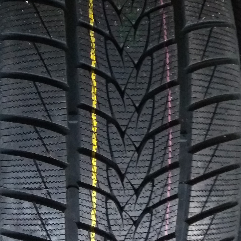 Imperial Snowdragon UHP 255/50 R20 109V