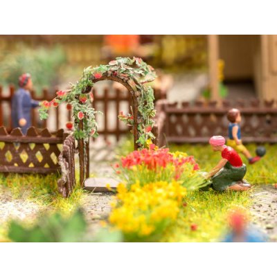 Noch zahradní oblouk s popínavými růžemi -doprodej 14228 – Zboží Dáma