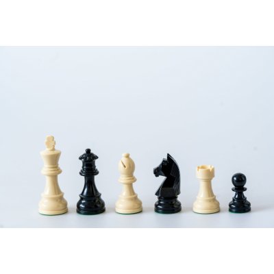 Šachové figurky Staunton krémové – Zboží Dáma