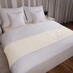 Biante Sametový přehoz/běhoun na postel Isabela IBL-017 Zlatý/kouřový mramor na smetanovém 60x220 cm – Zboží Mobilmania
