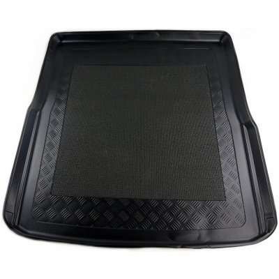 Plastová vana do kufru Aristar Volkswagen Passat B8 2014+ Sedan s rezervou s protiskluzem – Sleviste.cz