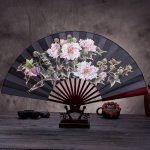 Yaosheng Tradiční hedvábný Čínský vějíř oboustranný středně velký květy černo vínový – Zboží Mobilmania