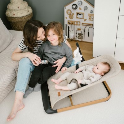 Kidwell Houpací křeslo LARO v béžové barvě/dřevo – Sleviste.cz