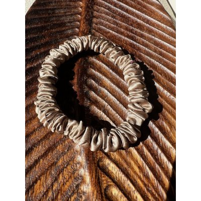 HEDVÁBNÝ SVĚT Různobarevné gumičky do vlasů 1 ks nová kolekce, WHITE ORCHID Nová generace gumiček: mocca – Zboží Mobilmania