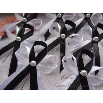 Svatební vývazek s perličkou - bílá / černá – Sleviste.cz