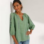 Jednobarevná halenka s macramé a ažurovou výšivkou khaki – Zboží Dáma