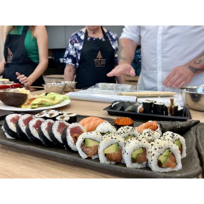 Remoska Kurz: Sushi à la TSURĪ Termín: Dárkový poukaz bez termínu (termín vybere obdarovaný) 3900,00 Kč – Zboží Dáma