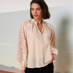 Halenka se stojáčkem nabíranými rukávy a potiskem na rukávech béžová/bordó – Hledejceny.cz