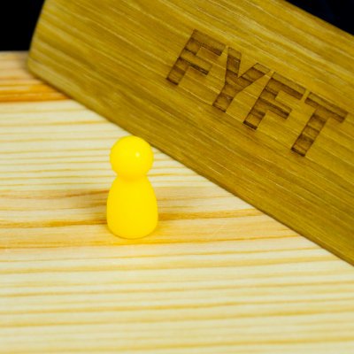 Halma plastová figurka do deskových her velikost 2,4 cm Barva: Žlutá – Zboží Dáma