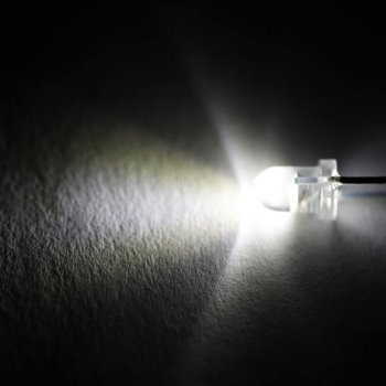 Optosupply LED 3mm bílá sunshine 7.5lm/30° čirá