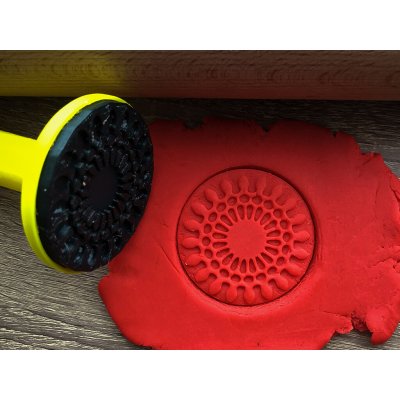 TVOŘÍTKO Ornament II - razítko special Tvar vykrajovátka: Kulaté Vlnky, Nástavec na razítko: Ano – Hledejceny.cz