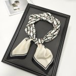 Hedvábný šátek s geometrickým vzorem – Zboží Mobilmania