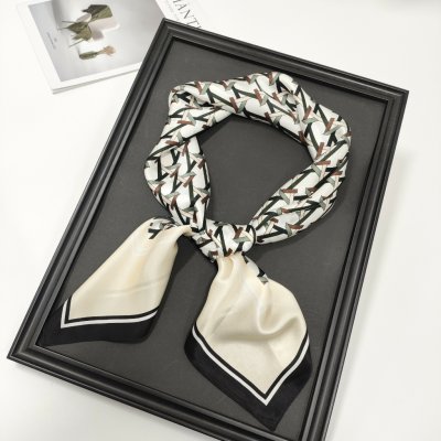 Hedvábný šátek s geometrickým vzorem – Zboží Mobilmania