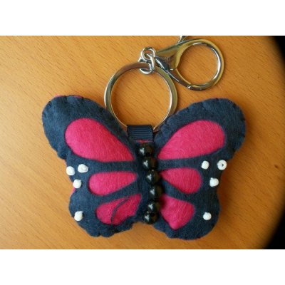 Přívěsek na klíče filcová (plstěná) motýl