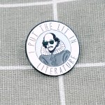 Pinarna William Shakespeare I put the lit in literature / Dodávám literatuře zápal – Sleviste.cz