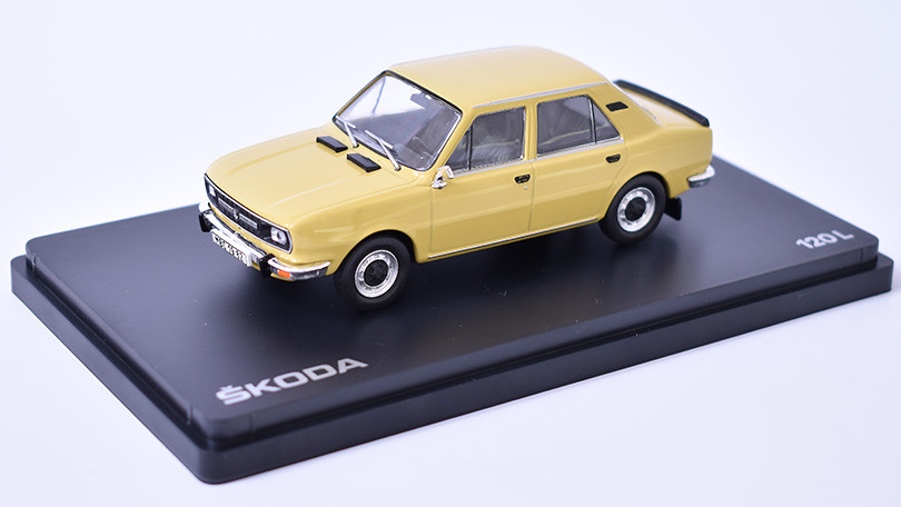 Abrex škoda 120L 1982 Šampaň exkluzivní časopis s modelem Béžová 1:43