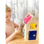 Small Foot Activity Board domeček se zámky velký – Hledejceny.cz