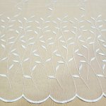 Vyšívaná záclona 527 bílá s lístky 280 cm – Zboží Mobilmania