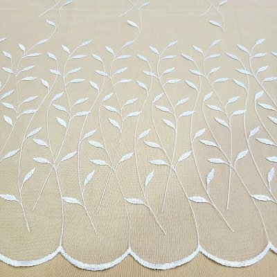 Vyšívaná záclona 527 bílá s lístky 280 cm – Zboží Mobilmania
