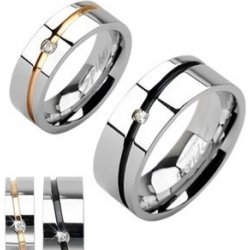 Šperky eshop Ocelové snubní prsteny stříbrný zlatý pruh černý pruh se zirkonem D13.10