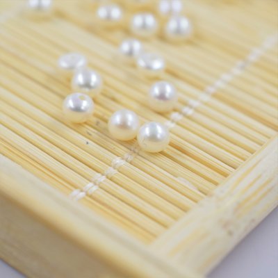 Sladkovodní perla bílá 3,5-4mm polovrtaná 1kus PP 131-1 – Zboží Dáma