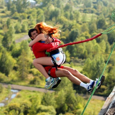 Bungee jumping z mostu ve dvou