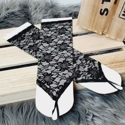 Tříčtvrteční společenské rukavice na prst- černá krajka – Zboží Dáma