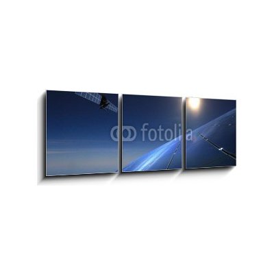 Obraz 3D třídílný - 150 x 50 cm - Solarzellen mit Satelliten im Hintergrund Solární články se satelity v pozadí – Zboží Mobilmania