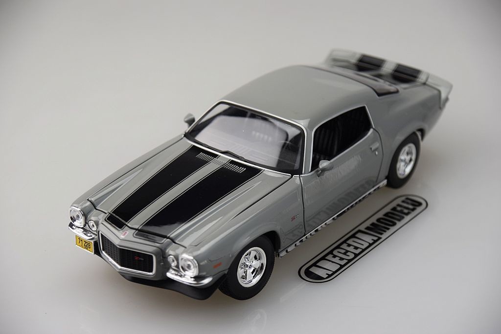 Maisto Chevrolet 1971 Chevy Camaro Z/28 šedý 1:18