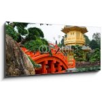 Obraz s hodinami 1D panorama - 120 x 50 cm - The Golden pavilion and red bridge in Nan Lian Garden, Hong Kong Zlatý pavilon a červený most v Nan Lian Garden, Hong Kong – Hledejceny.cz