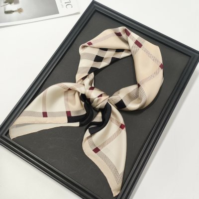 Hedvábný šátek károvaný – Sleviste.cz