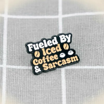 Pinarna Fueled by iced coffee & sarcasm / Poháněn(a) ledovou kávou a sarkasmem – Zboží Dáma