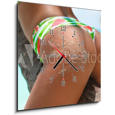 Obraz s hodinami 1D - 50 x 50 cm - Outdoor Closeup of Fit buttocks. Fitness woman on a palm tree. Sexy Ass over exotic beach. Sporty concept. Summertime vacation. Venkov
