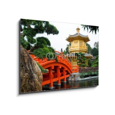 Skleněný obraz 1D - 100 x 70 cm - The Golden pavilion and red bridge in Nan Lian Garden, Hong Kong Zlatý pavilon a červený most v Nan Lian Garden, Hong Kong – Hledejceny.cz