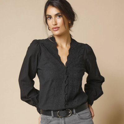 Košilová halenka s anglickou výšivkou černá – Sleviste.cz