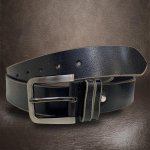 Pánský černý kožený pásek s monogramem a masivní sponou – Zboží Dáma