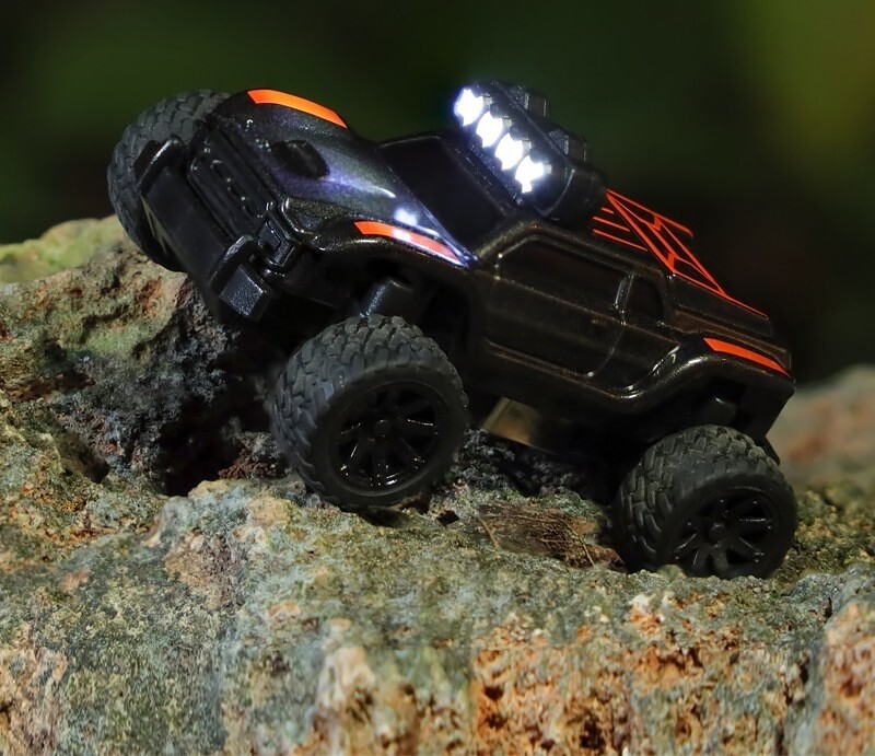 RACING TURBO C81 Off-Road RC Car RTR černá s oranžovým pruhem 1:76