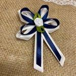 Svatba-eshop Vývazek pro svědky a rodiče bílo tmavě modrý - velké svatební vývazky, voničky pro rodinu a svědky – Zboží Dáma