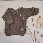 Kazum Pletený svetřík pro miminko s knoflíčky Lovely prodloužené náplety hnědý – Zboží Mobilmania