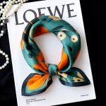 hedvábný šátek Kreslené květy – Zboží Mobilmania