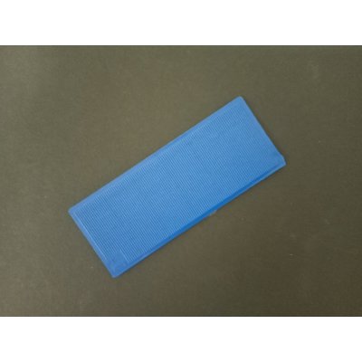 Vymezovací plastová podložka Barva: Modrá, Rozměr: 41mm x 100mm, Tloušťka: 2mm