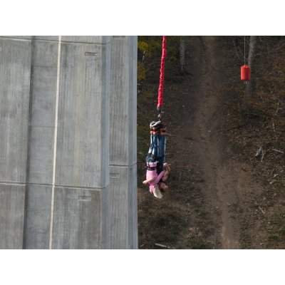 Bungee skok do houpačky ve dvou – Sleviste.cz