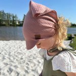 Mušelínový šátek s kšiltem / tmavě pudrový – Zboží Dáma