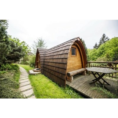 Pobyt se snídaní v útulné dřevěné chatce v Beskydech v areálu Glamp V Hluboké pro 2 osoby – Hledejceny.cz