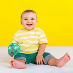 Bright Starts Míček OBALL RATTLE s chrastítkem 10 cm Tyrkysová – Zbozi.Blesk.cz