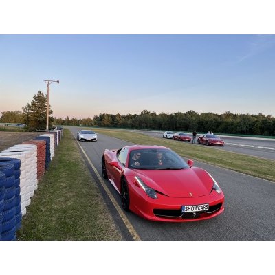 Jízda ve Ferrari 458 Italia na závodním okruhu – Hledejceny.cz